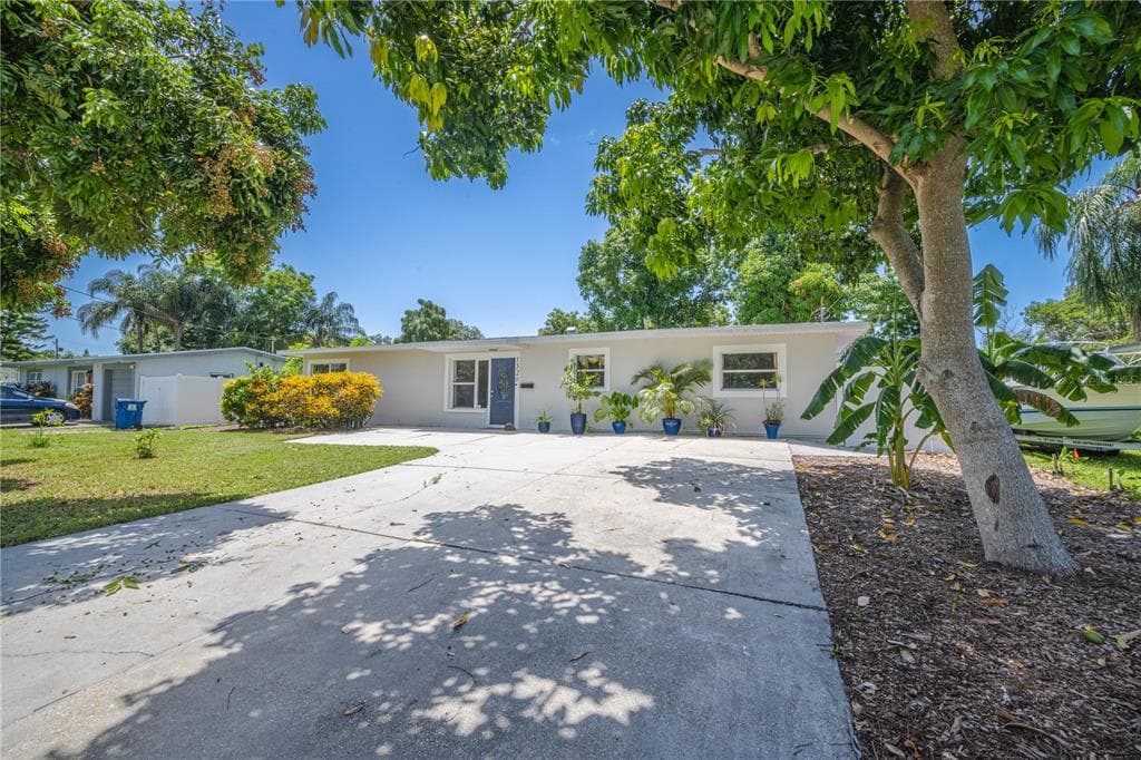 1520 70TH AVENUE N ST PETERSBURG, FL 33702