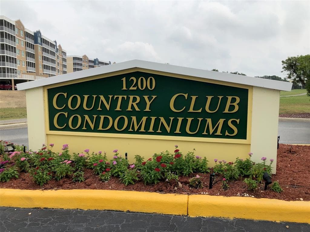1200 COUNTRY CLUB DRIVE UNIT 1202 LARGO, FL 33771