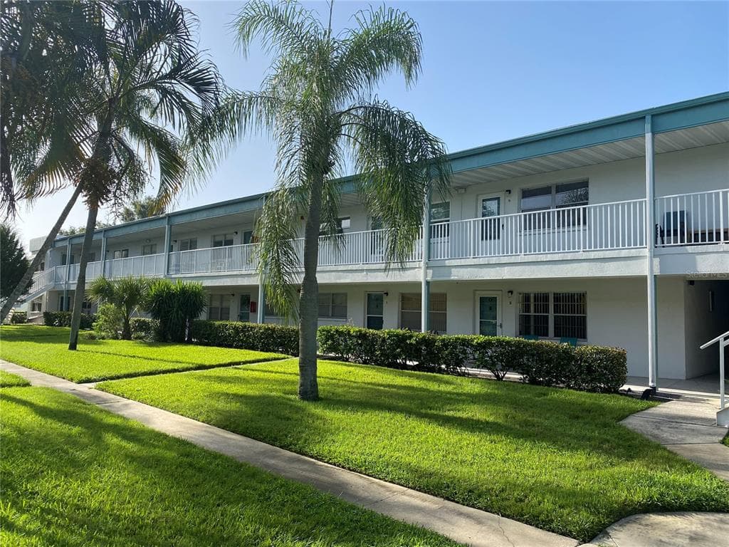 5217 81ST STREET N UNIT 6 ST PETERSBURG, FL 33709