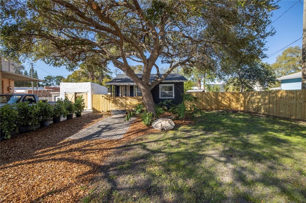 4917 OXFORD AVENUE N ST PETERSBURG, FL 33710