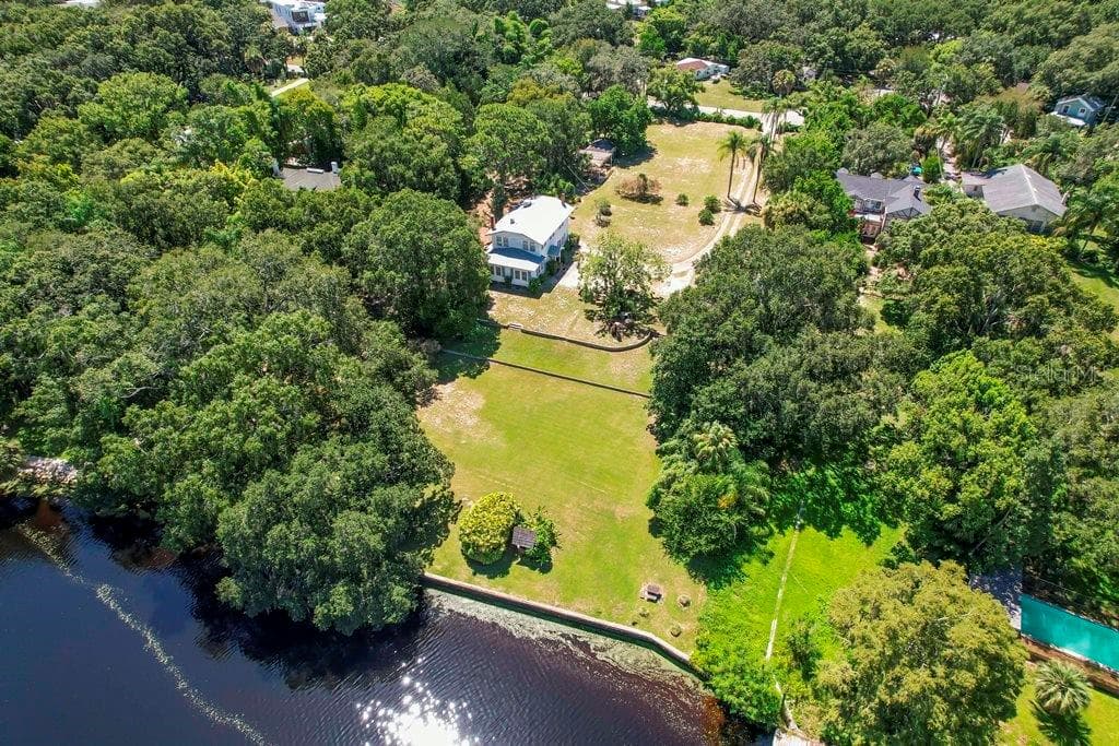 6100 RIVER TERRACE TAMPA, FL 33604