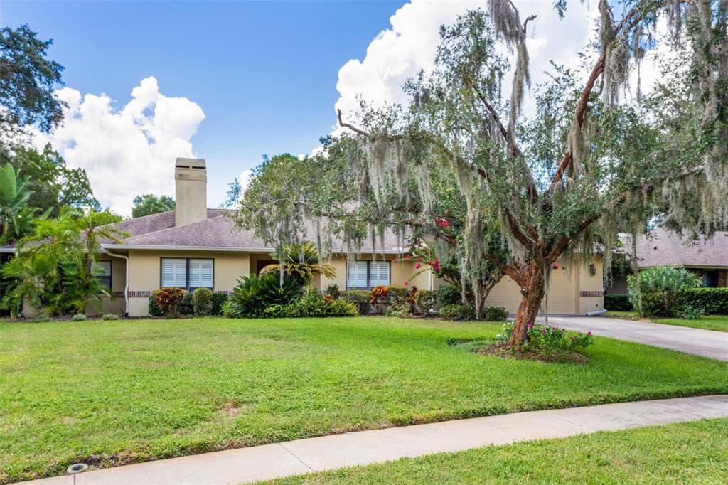18102 WOODCREEK PLACE LUTZ, FL 33548