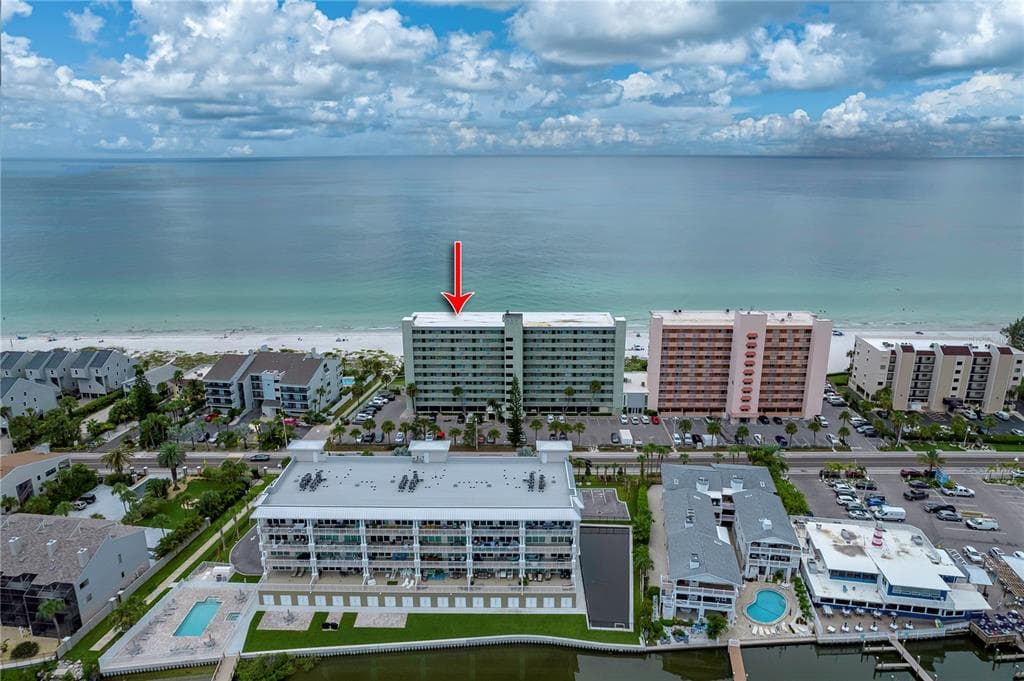 20000 GULF BOULEVARD UNIT 902 INDIAN SHORES, FL 33785