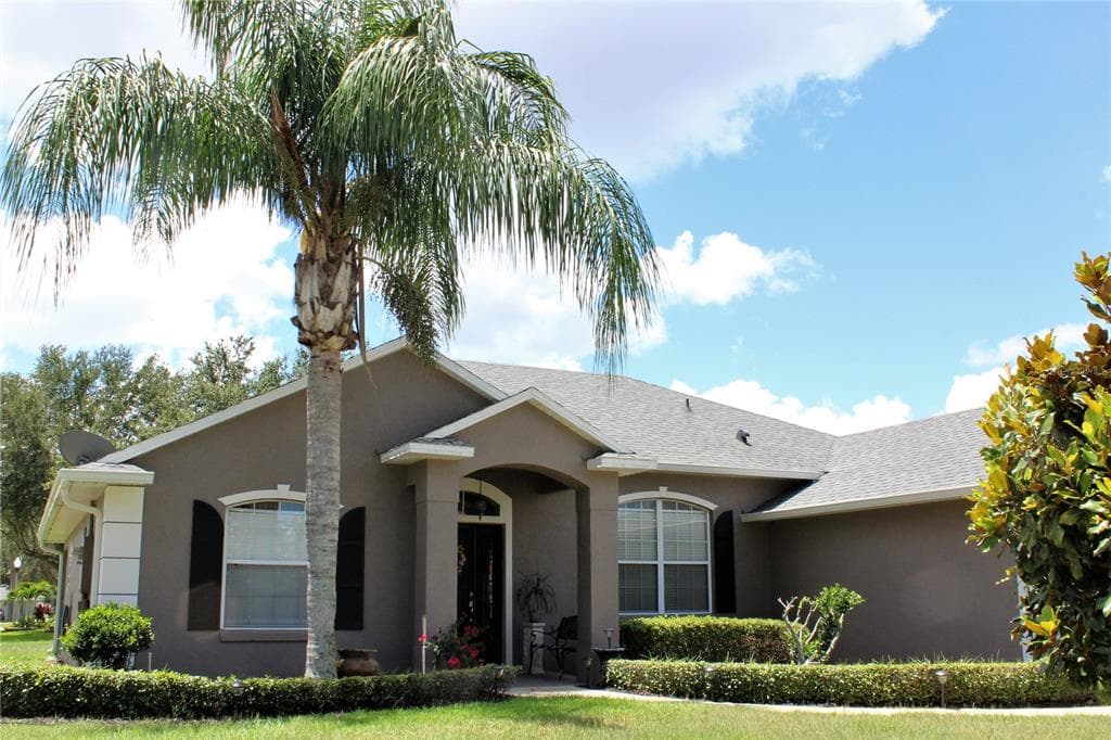 904 PRINCETON DRIVE CLERMONT, FL 34711