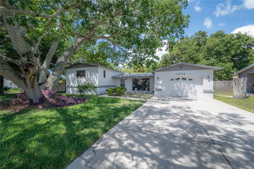 4609 S HESPERIDES STREET TAMPA, FL 33611