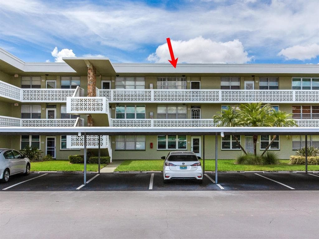 4710 BAY STREET NE UNIT 318 ST PETERSBURG, FL 33703