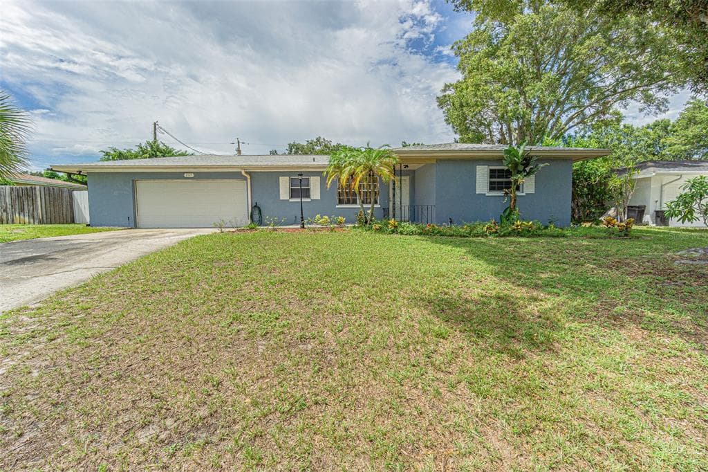 2169 INDIAN AVENUE S BELLEAIR BLUFFS, FL 33770