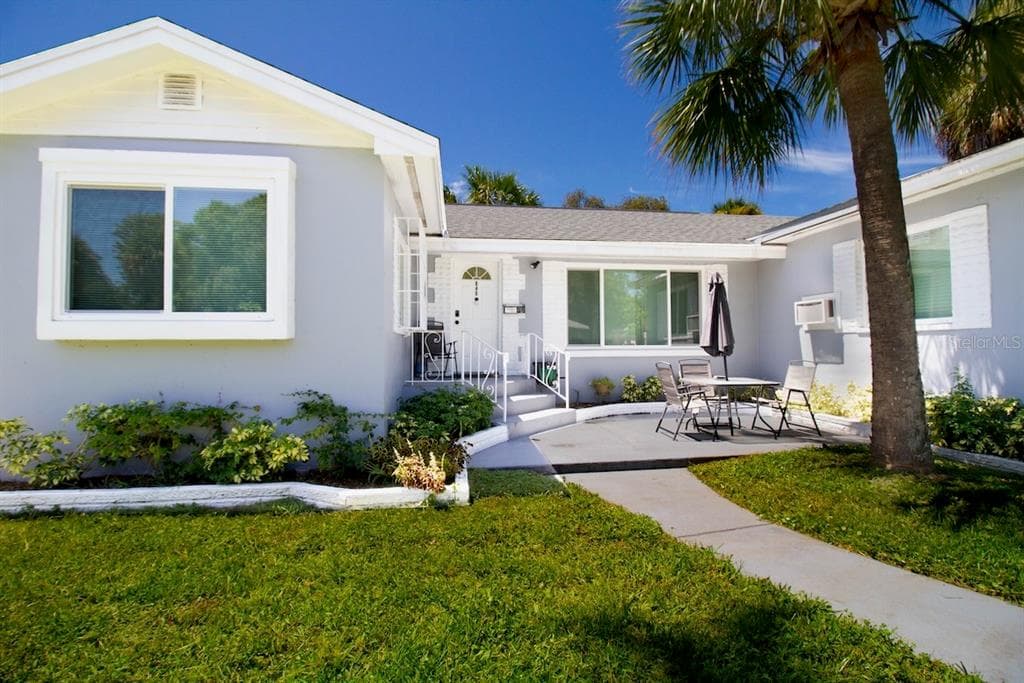 1704 FREEMAN STREET S ST PETERSBURG, FL 33701