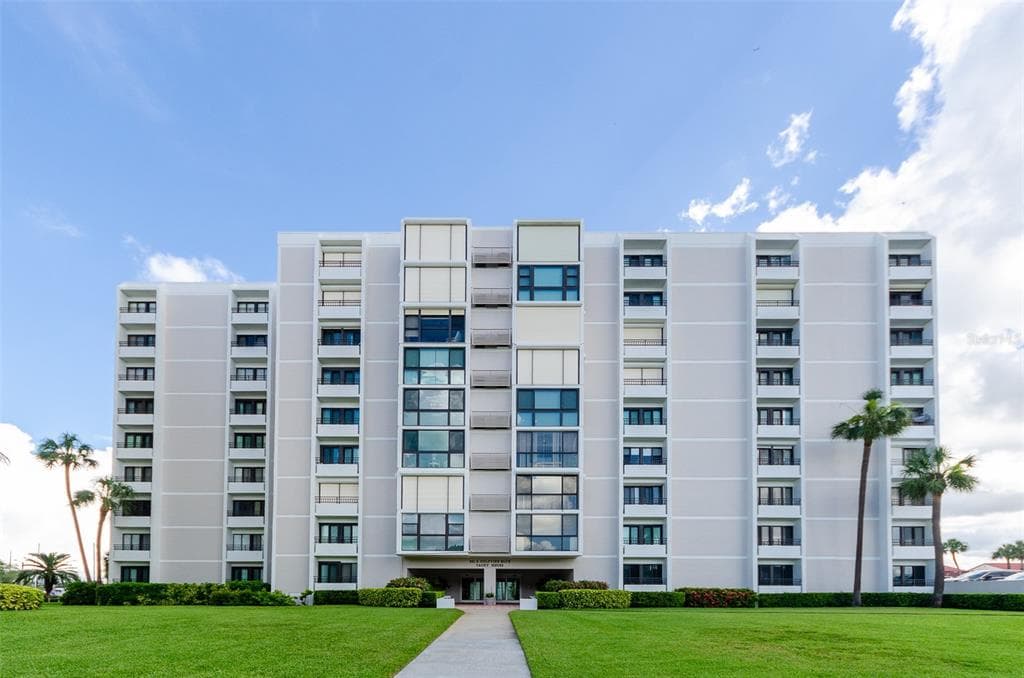 851 BAYWAY BOULEVARD UNIT 402 CLEARWATER BEACH, FL 33767