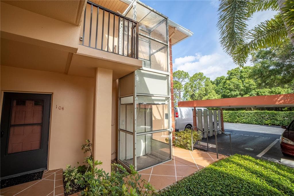 8162 TERRACE GARDEN DRIVE N UNIT 204 ST PETERSBURG, FL 33709