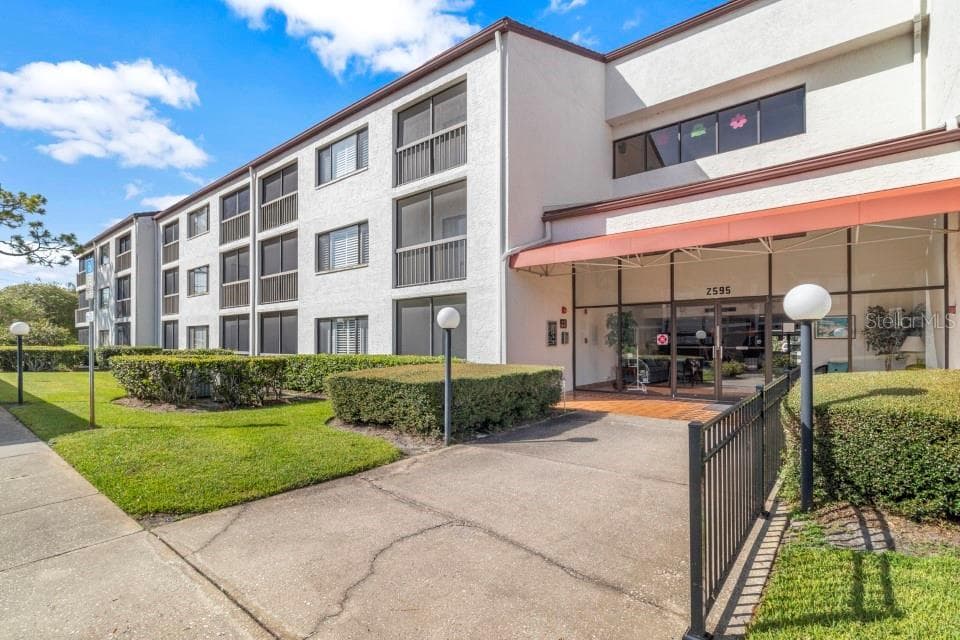 2595 COUNTRYSIDE BOULEVARD UNIT 8307 CLEARWATER, FL 33761