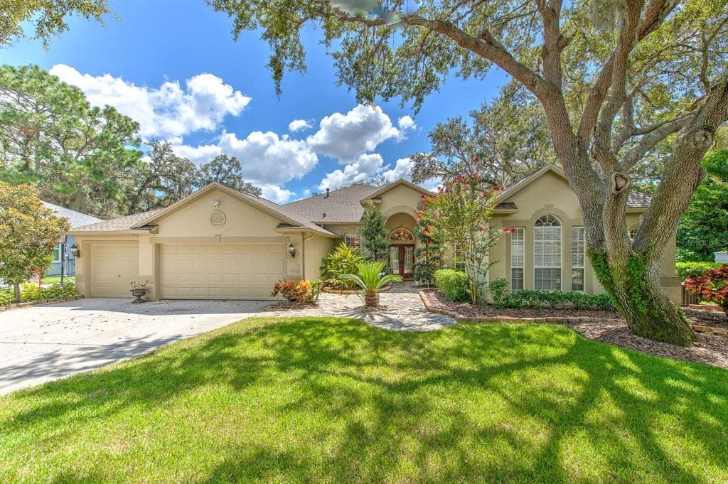 5704 EAGLEPOINT PLACE