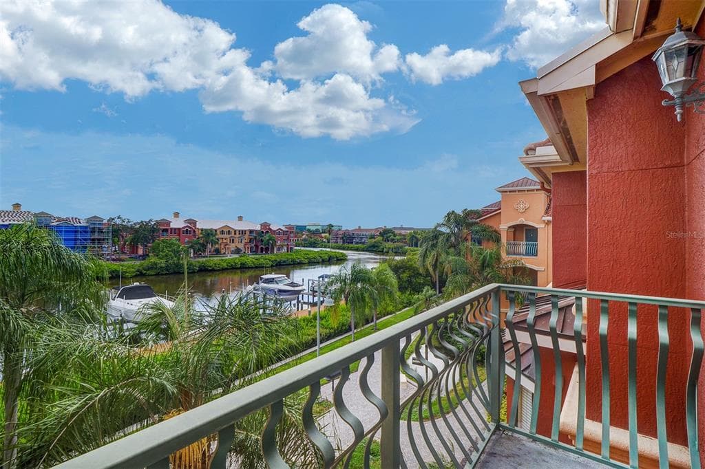 2733 VIA CIPRIANI UNIT 835A CLEARWATER, FL 33764