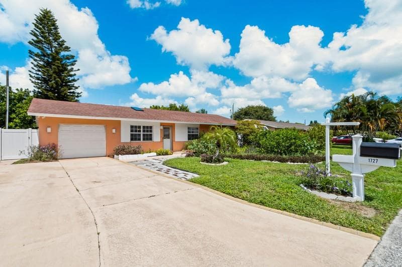 1727 VALENCIA DRIVE W LARGO, FL 33778