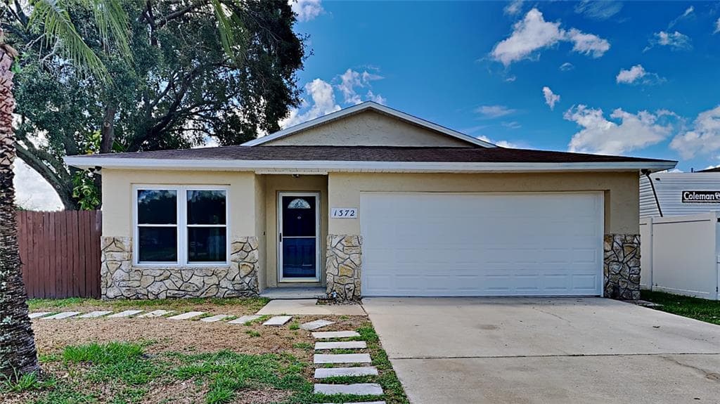 1372 ROCKY ROAD KISSIMMEE, FL 34744