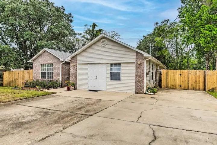 109 CASTLE ROAD MARY ESTHER, FL 32569
