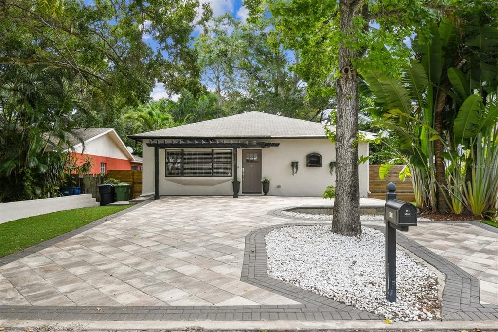6118 S ELKINS AVENUE TAMPA, FL 33611
