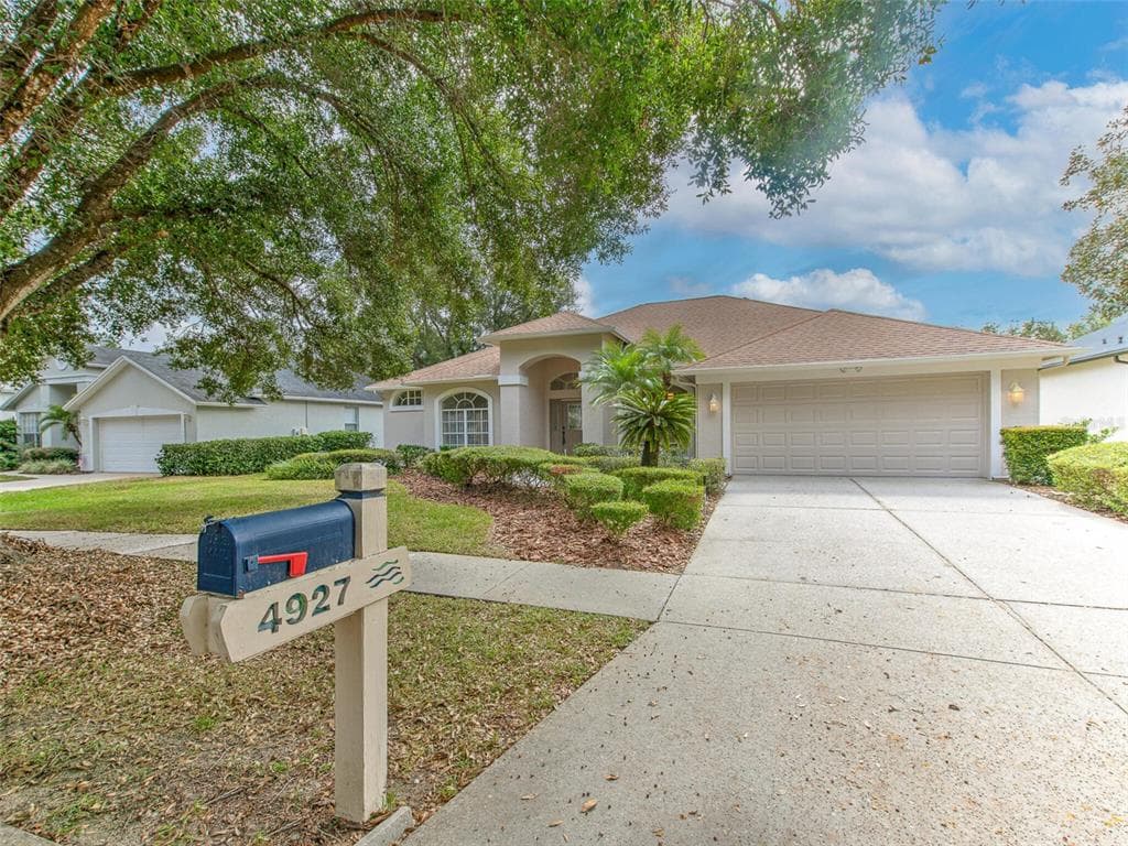 4927 WILLOW RIDGE TERRACE VALRICO, FL 33596