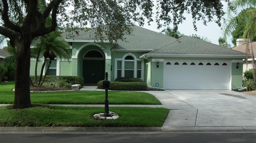 9911 WOODBAY DRIVE TAMPA, FL 33626