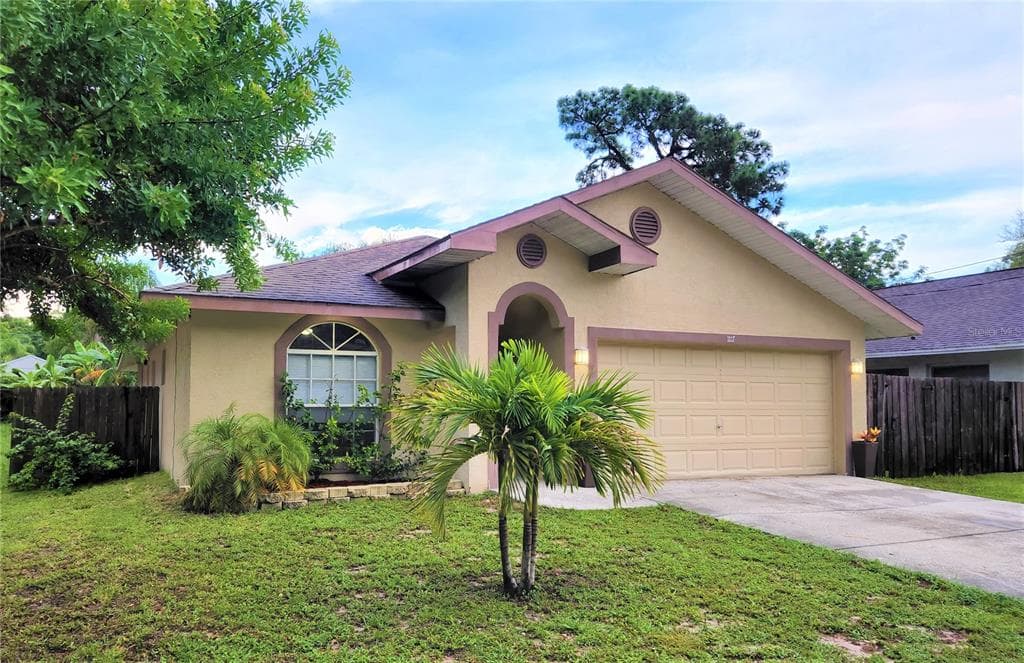 1117 E OAKWOOD STREET TARPON SPRINGS, FL 34689