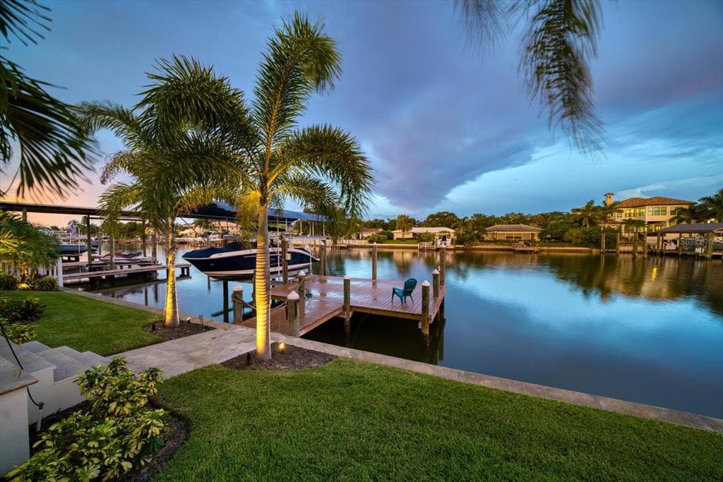 685 SNUG ISLAND CLEARWATER, FL 33767