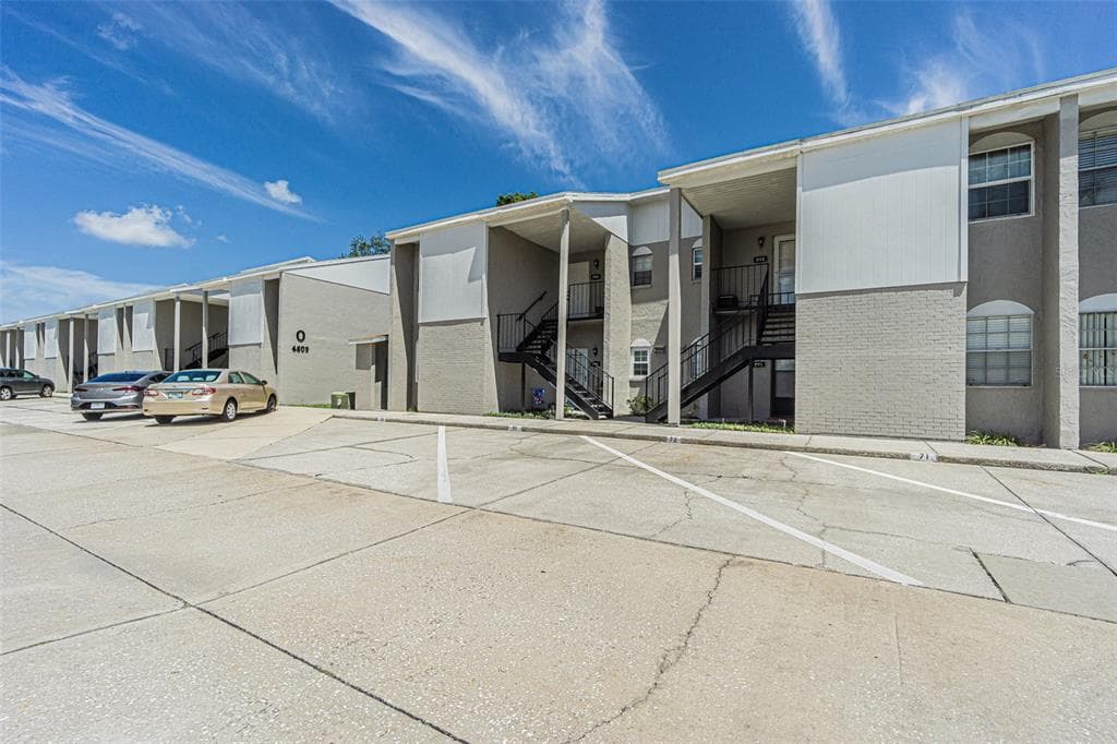 4507 S OAK DRIVE UNIT P81 TAMPA, FL 33611