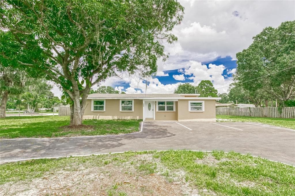 209 4TH AVE SW RUSKIN, FL 33570
