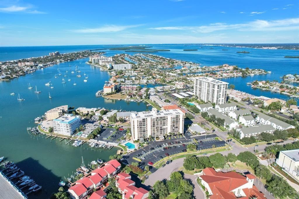 252 DOLPHIN POINT UNIT B/C CLEARWATER BEACH, FL 33767
