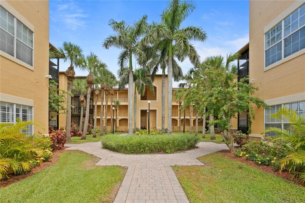 4333 BAYSIDE VILLAGE DRIVE UNIT 105 TAMPA, FL 33615