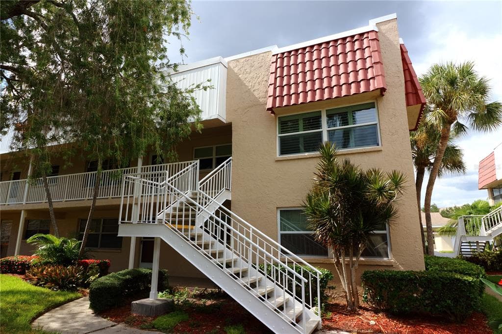10032 65TH AVENUE N UNIT 14 ST PETERSBURG, FL 33708