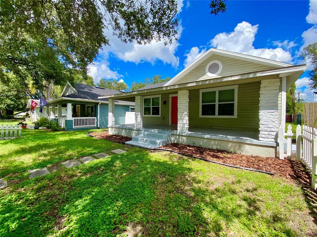 806 E HANNA AVENUE TAMPA, FL 33604