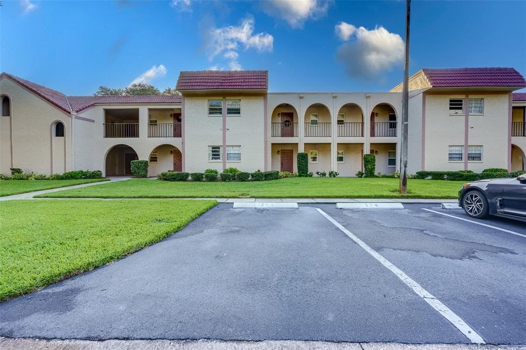 9700 STARKEY ROAD UNIT 312 SEMINOLE, FL 33777