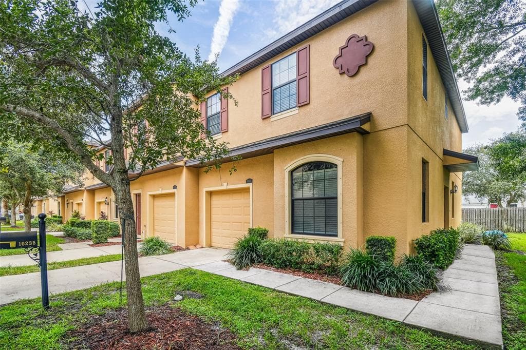 10235 VILLA PALAZZO COURT TAMPA, FL 33615