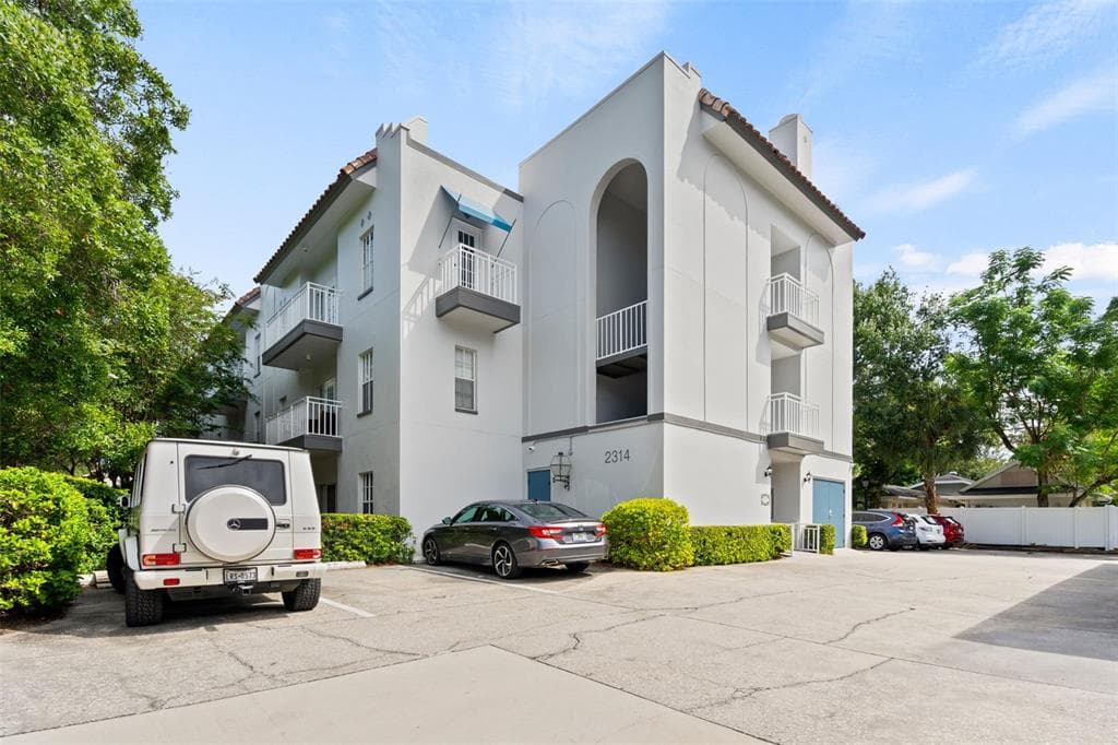 2314 S CLEWIS COURT UNIT 103 TAMPA, FL 33629