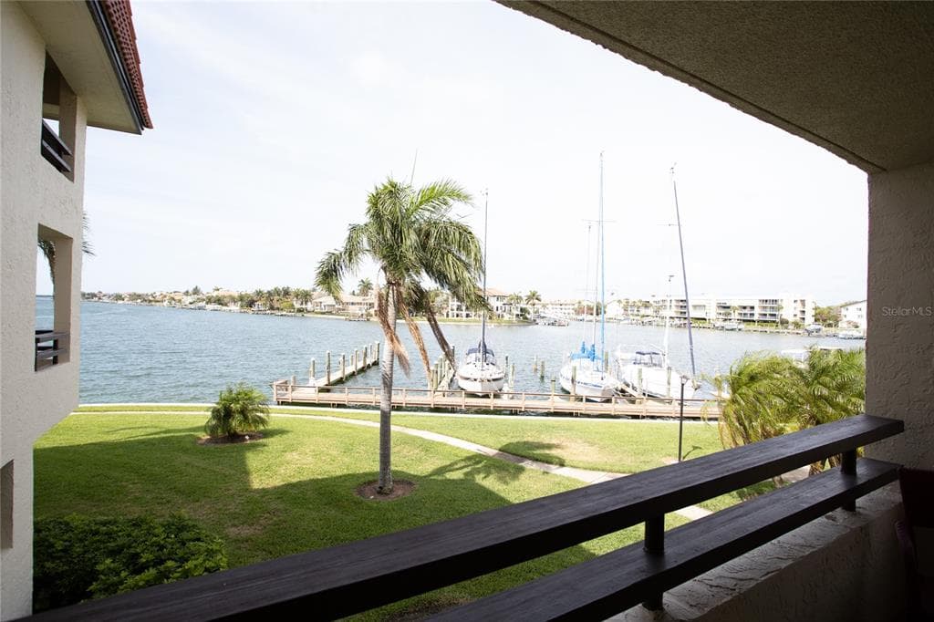 138 1ST STREET E UNIT 106 TIERRA VERDE, FL 33715