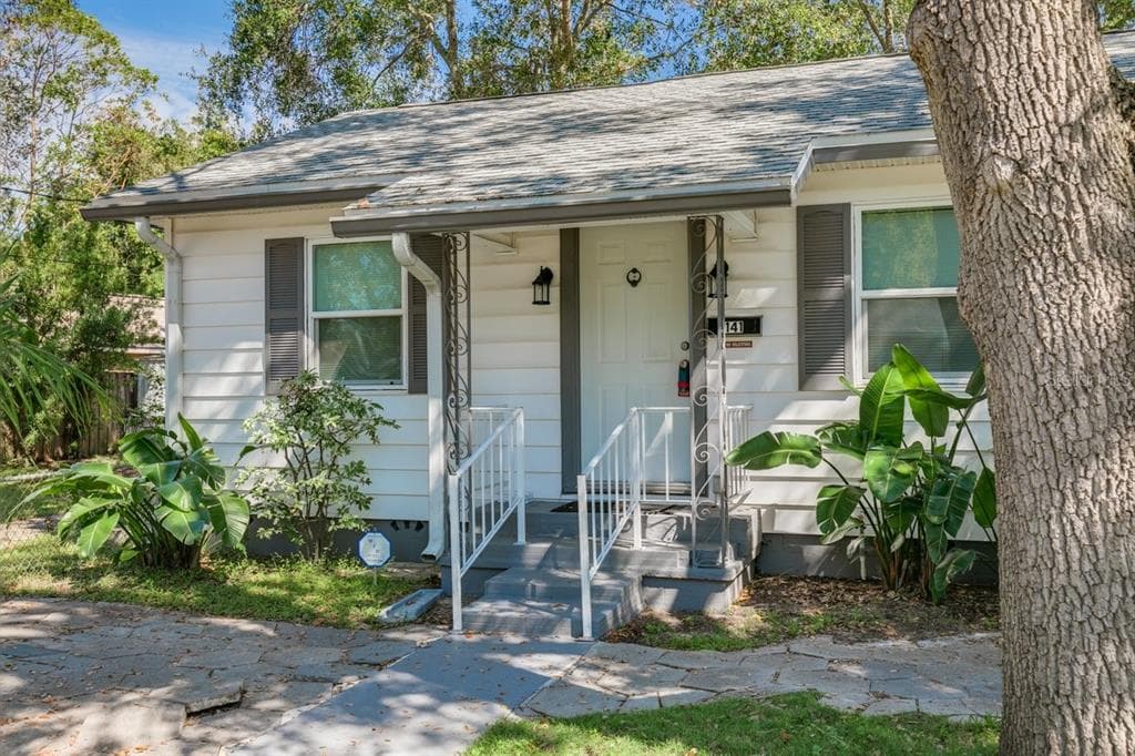 141 SW LINCOLN CIRCLE N ST PETERSBURG, FL 33703
