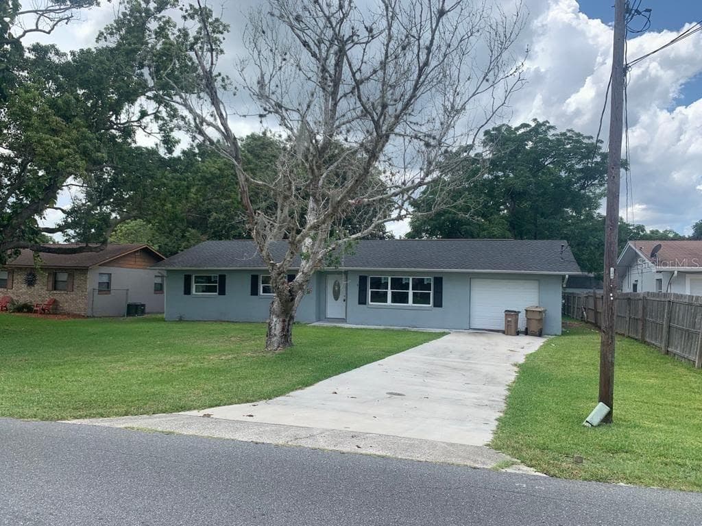 27821 LOIS DR TAVARES, FL 32778