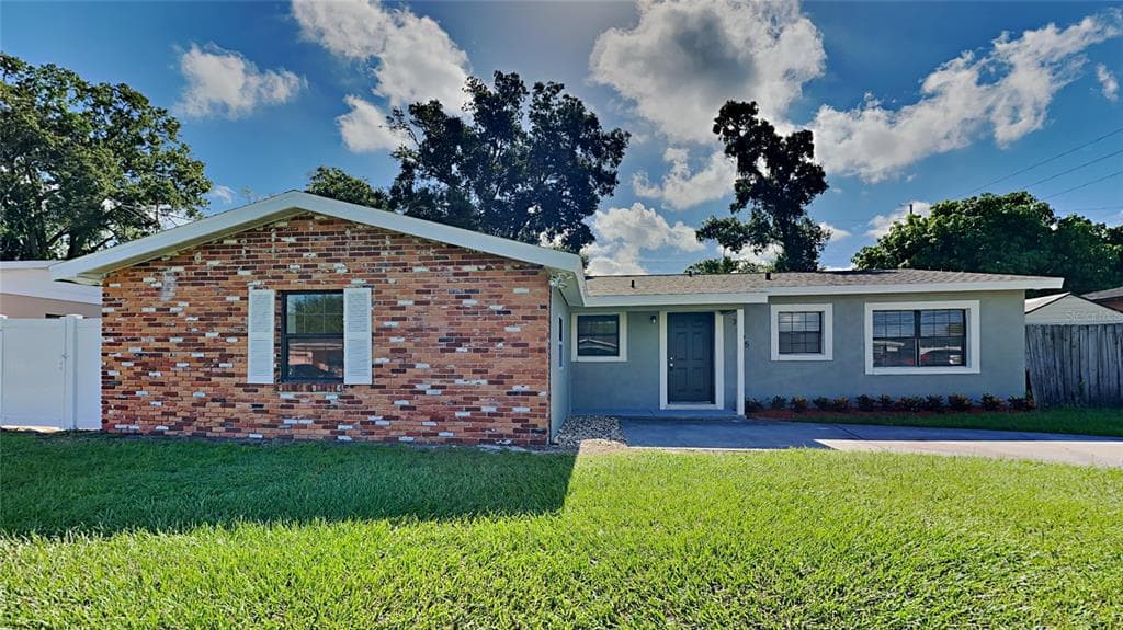 7805 N JAMAICA STREET TAMPA, FL 33614