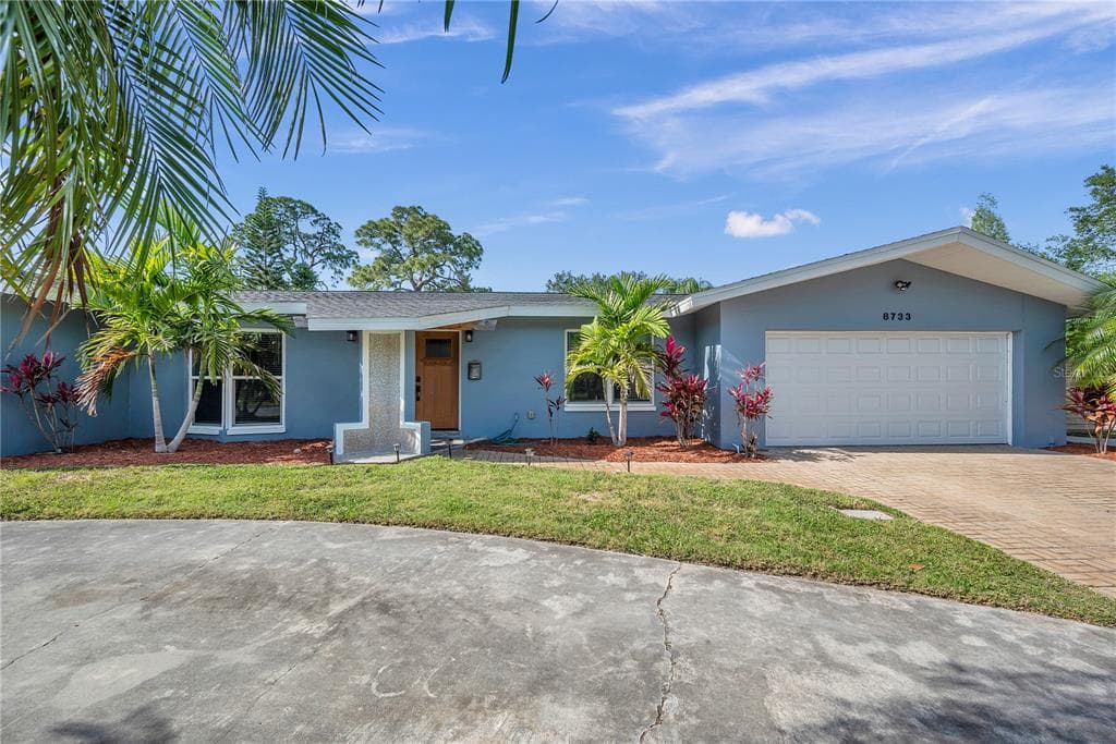 8733 HERSHEY LANE SEMINOLE, FL 33777
