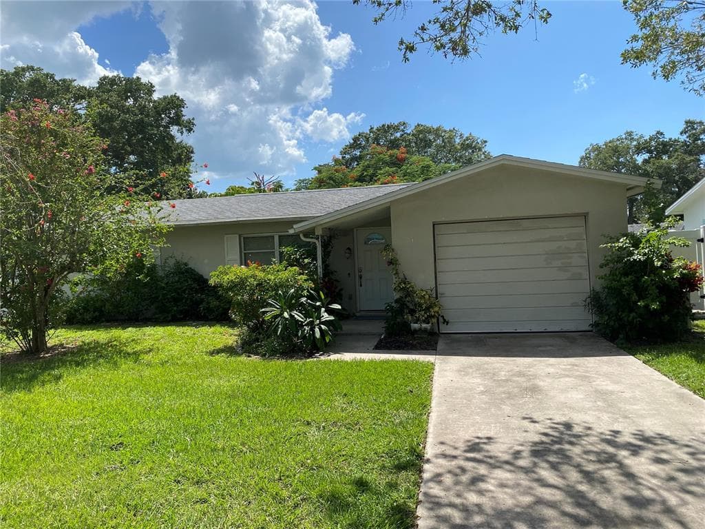 2210 LAUREN DRIVE LARGO, FL 33774
