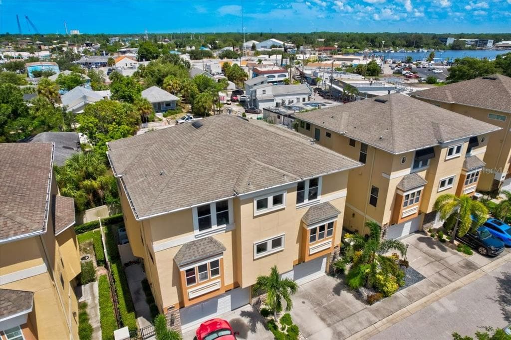 550 RIVERCREST LANE TARPON SPRINGS, FL 34689