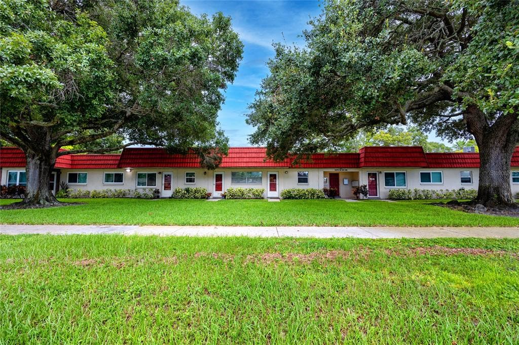 5870 38TH AVENUE N UNIT 40 ST PETERSBURG, FL 33710