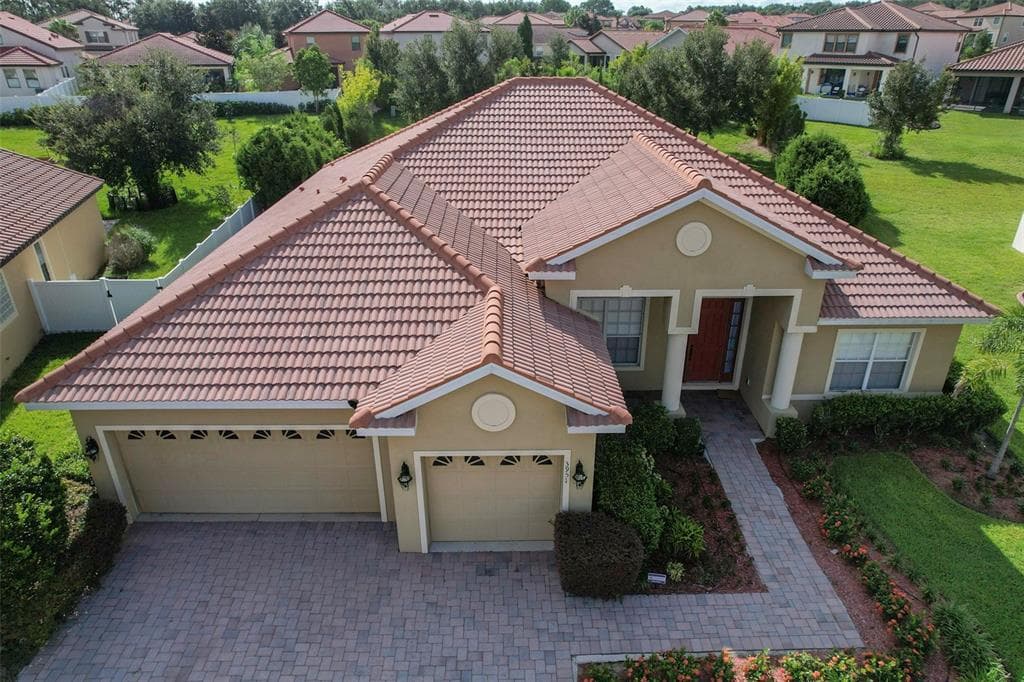 3951 SUNSET LAKE DRIVE LAKELAND, FL 33810