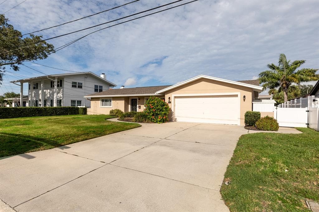 4052 14TH WAY NE ST PETERSBURG, FL 33703