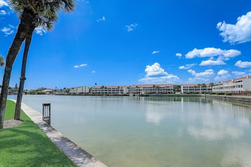 12136 CAPRI CIRCLE S TREASURE ISLAND, FL 33706