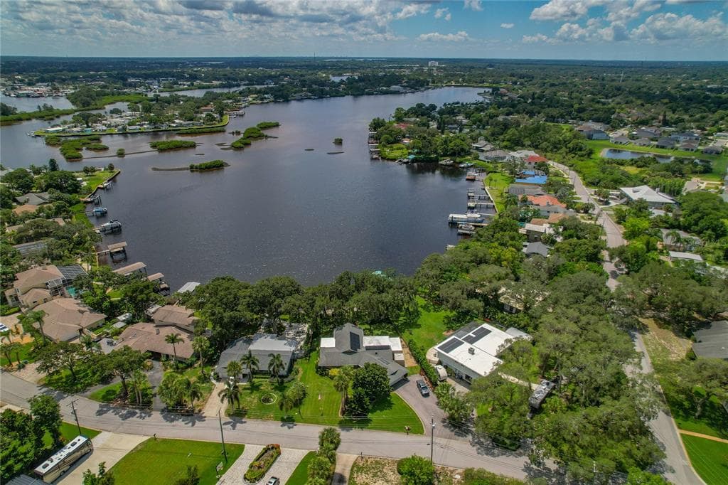908 BAYSHORE DRIVE TARPON SPRINGS, FL 34689