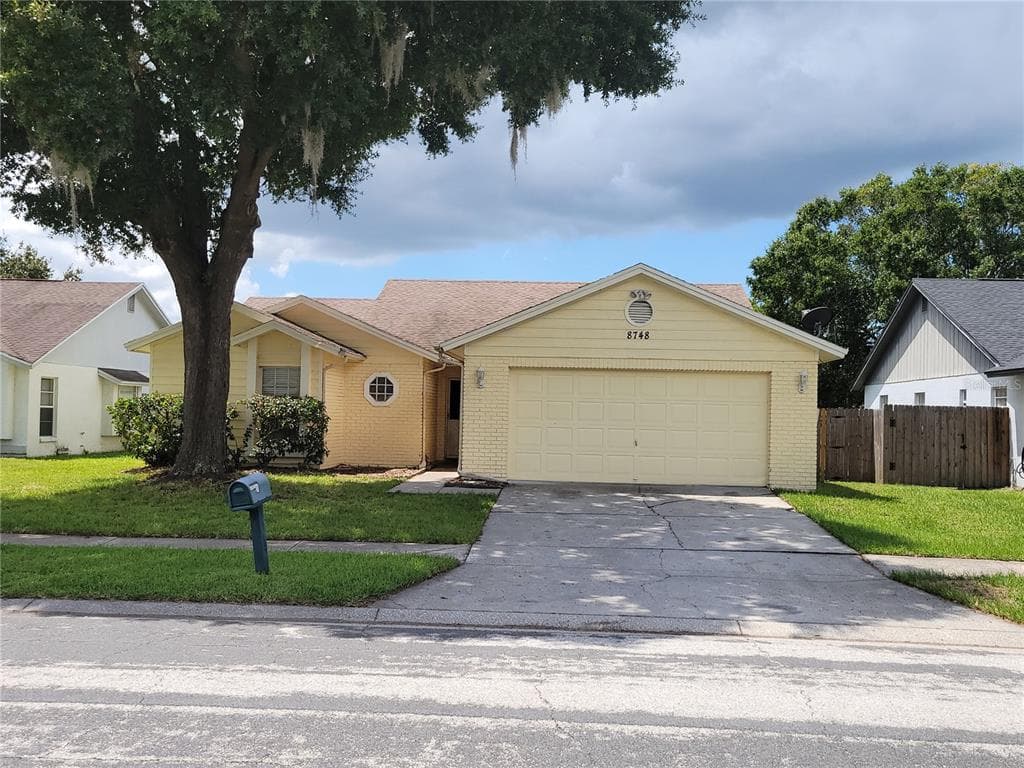 8748 HAMPDEN DRIVE TAMPA, FL 33626