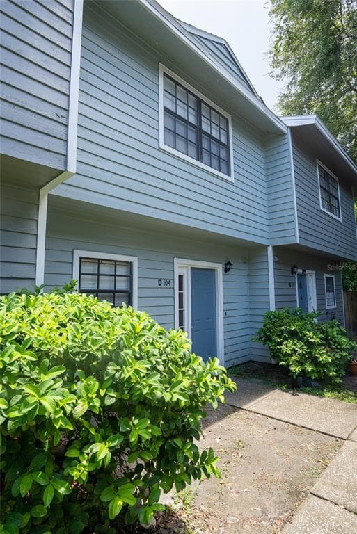 1910 W SLIGH AVENUE UNIT D104 TAMPA, FL 33604