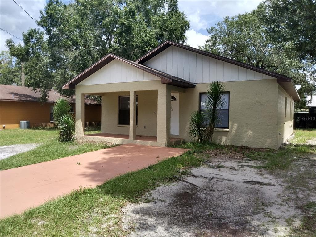 1404 E LAURA STREET PLANT CITY, FL 33563