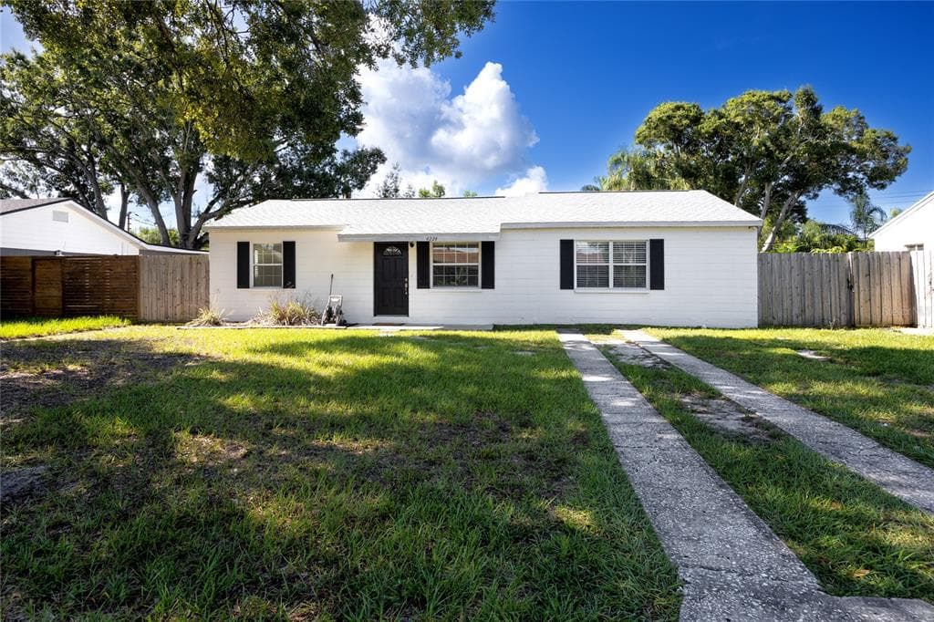 4224 W BAY VISTA AVENUE TAMPA, FL 33611